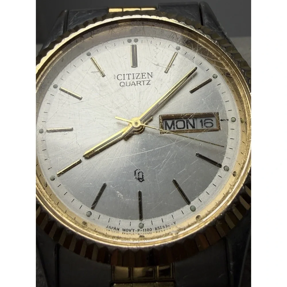 Scratched Citizen 1100-R12535 New Battery Mens Watch 35MM 8